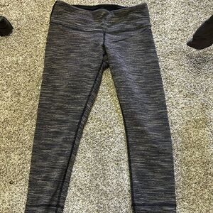 Women’s size 6 lululemon capris